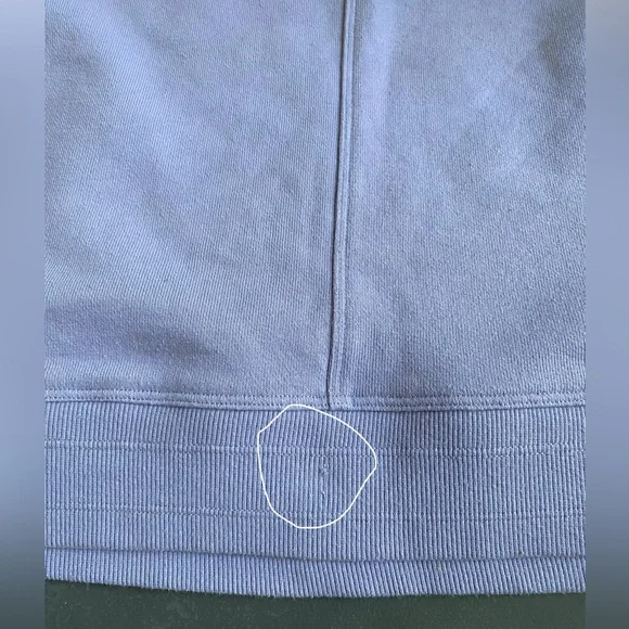 Calvin Klein women’s Light Lavender Crewneck Sweatshirt Size M ( small defect) - Picture 11 of 12